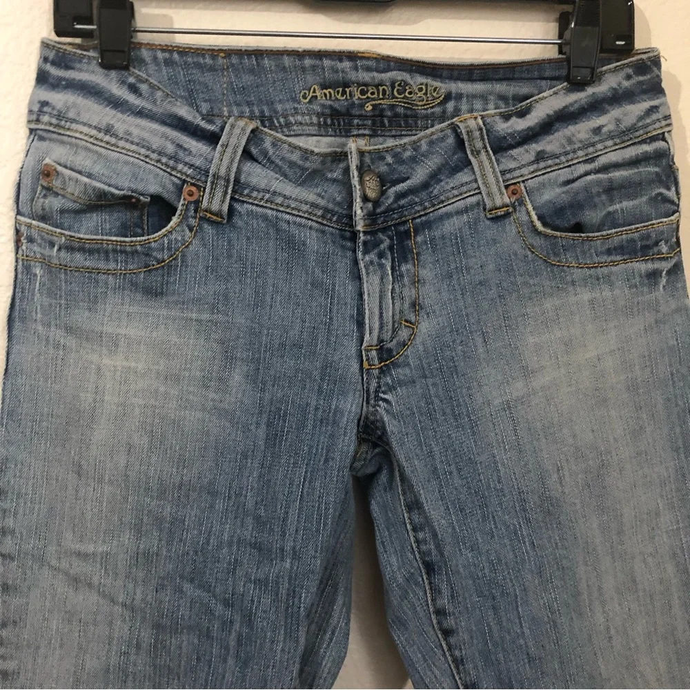 AMERICAN EAGLE Womens 6 Short Jeans Light Wash Low Rise Flare - Picture 3 of 14